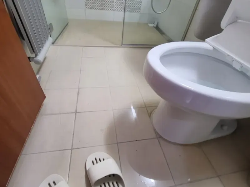 김제 물이 넘쳐 젖은 화장실 바닥